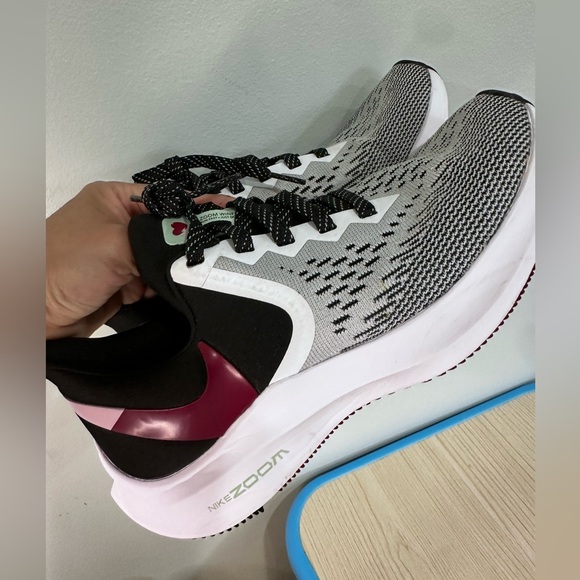 Nike Air Zoom Winflo 6 White (Women's) size 6 - Picture 8 of 10